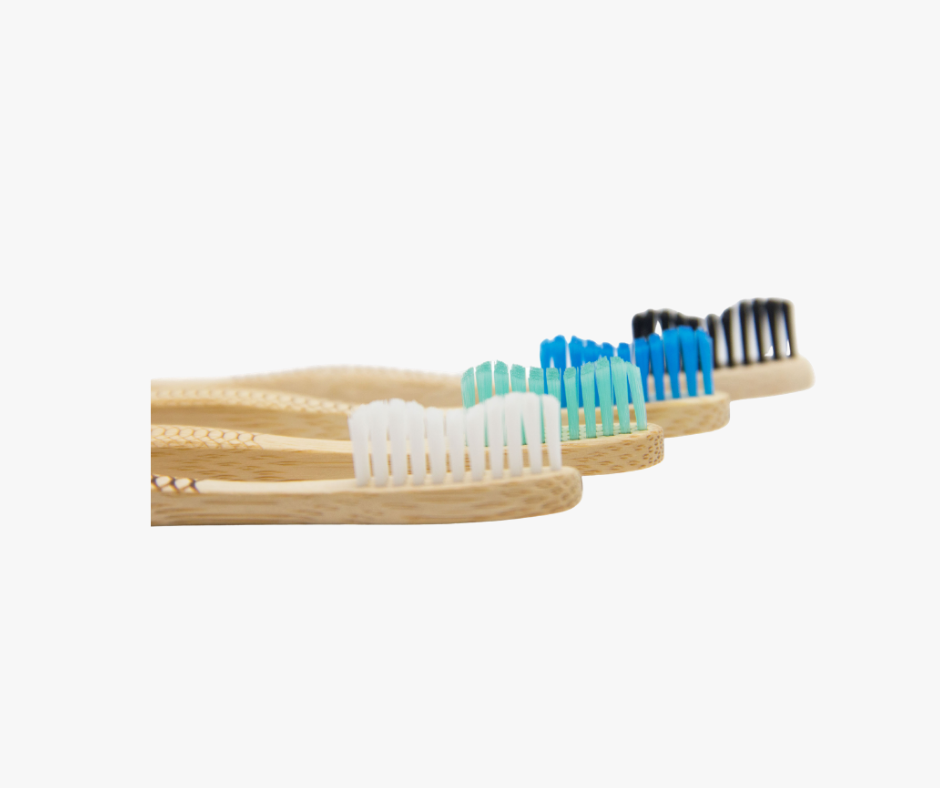 Pack 4 adult toothbrushes - White, Black, Blue and Emerald